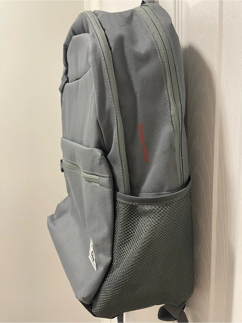 Everest Men's Gray Everyday Backpack